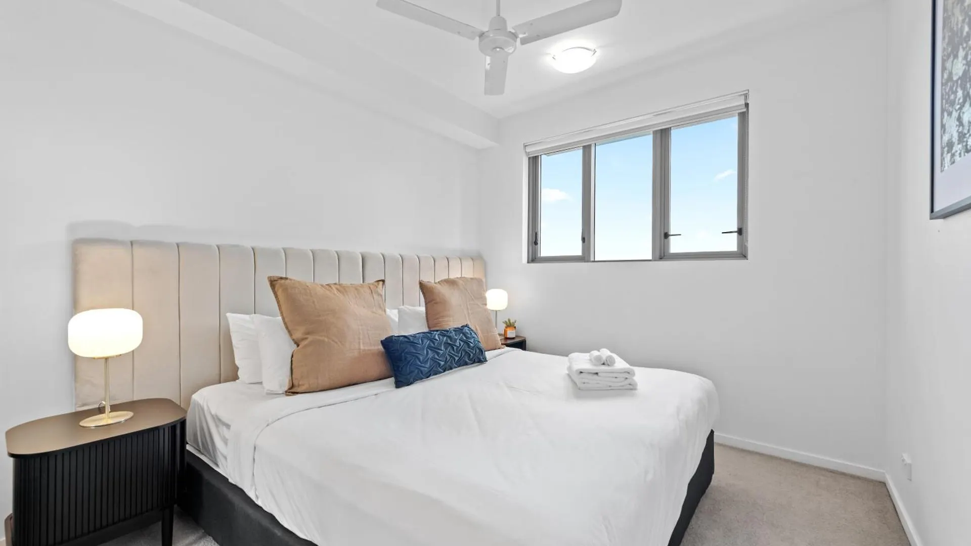 Bright And Cozy 2Br Apt With King Bed, Parking & Wi-Fi Brisbane 0*,  Australia