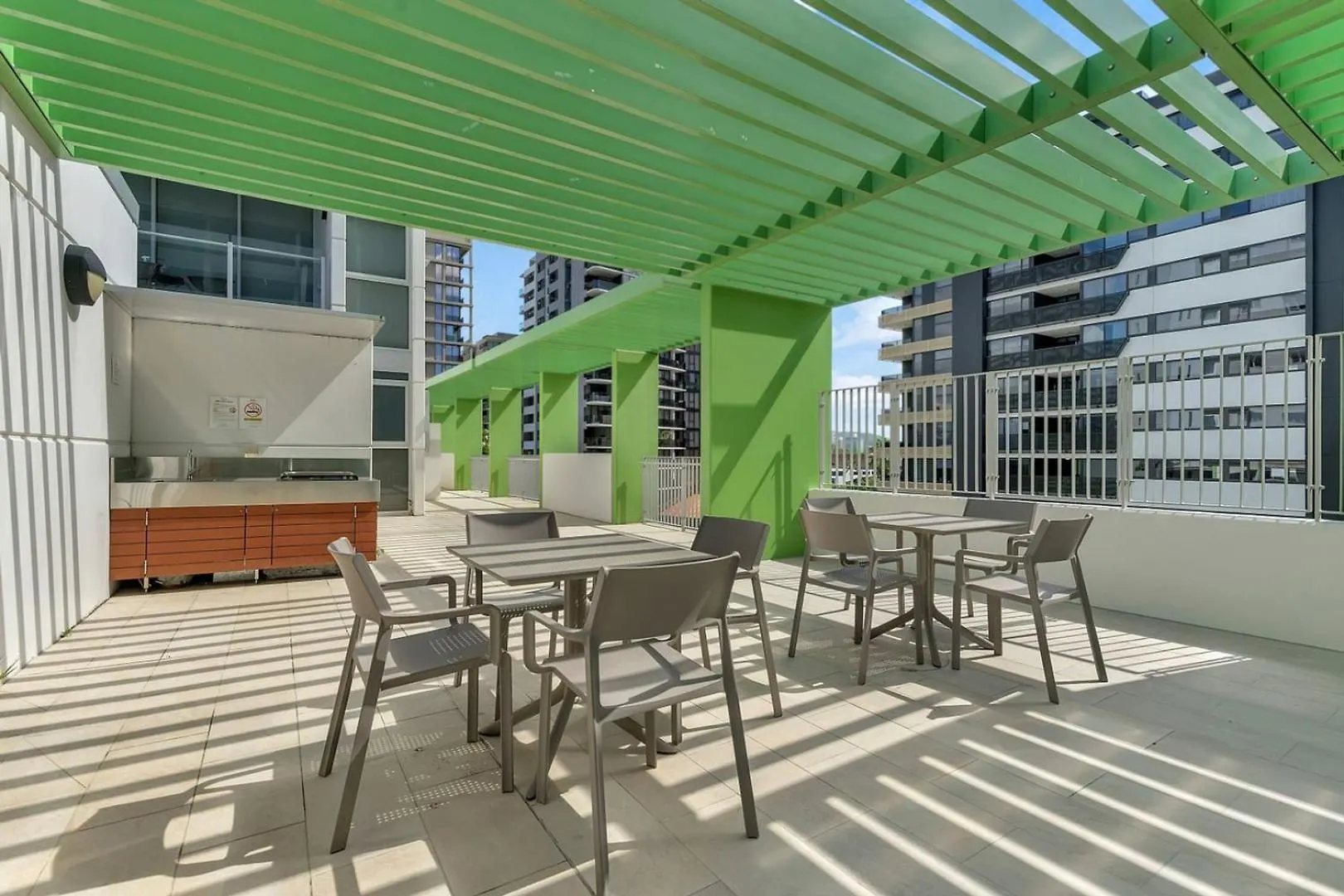 Apartment Bright And Cozy 2Br Apt With King Bed, Parking & Wi-Fi Brisbane Australia