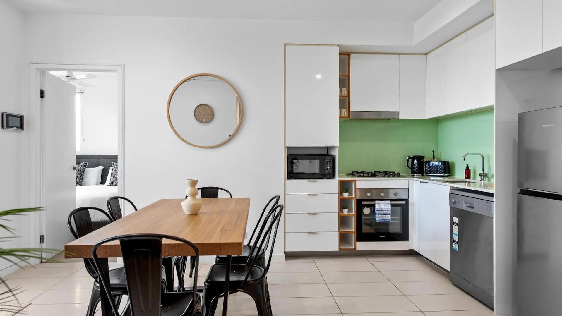 Apartment Bright And Cozy 2Br Apt With King Bed, Parking & Wi-Fi Brisbane