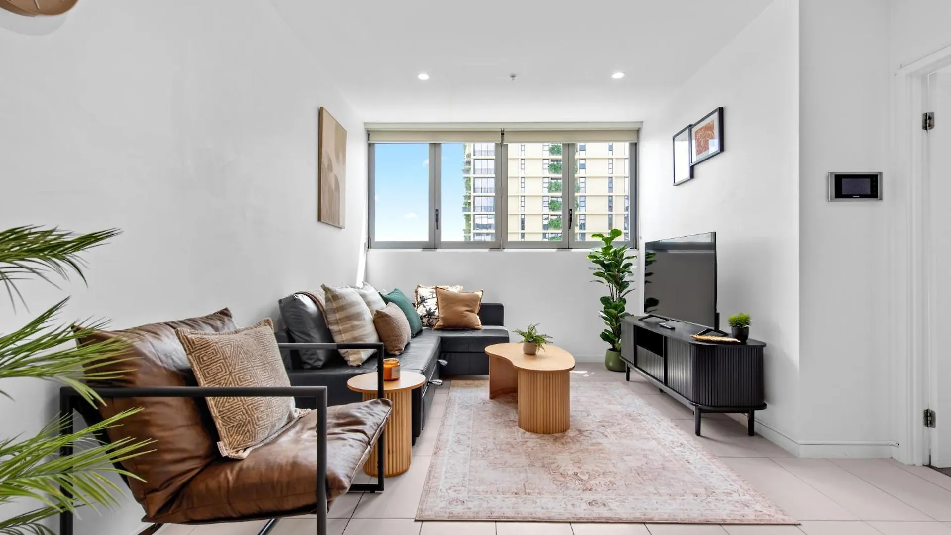 Bright And Cozy 2Br Apt With King Bed, Parking & Wi-Fi Brisbane